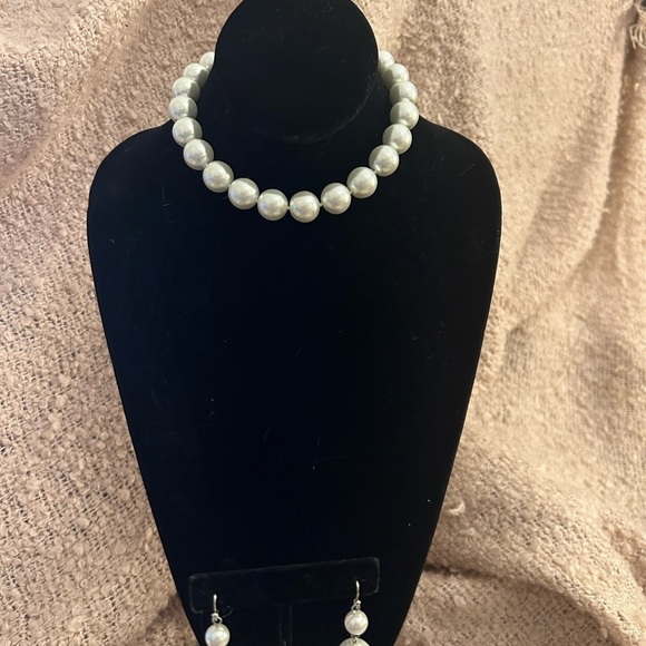 Pearl necklace and earrings set - Picture 2 of 12